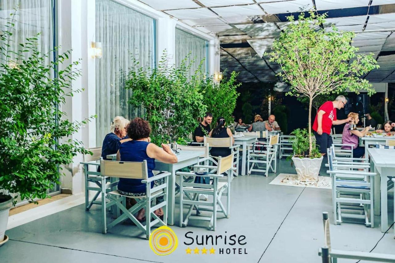 Sunrise Hotel Sarandë Esterno foto