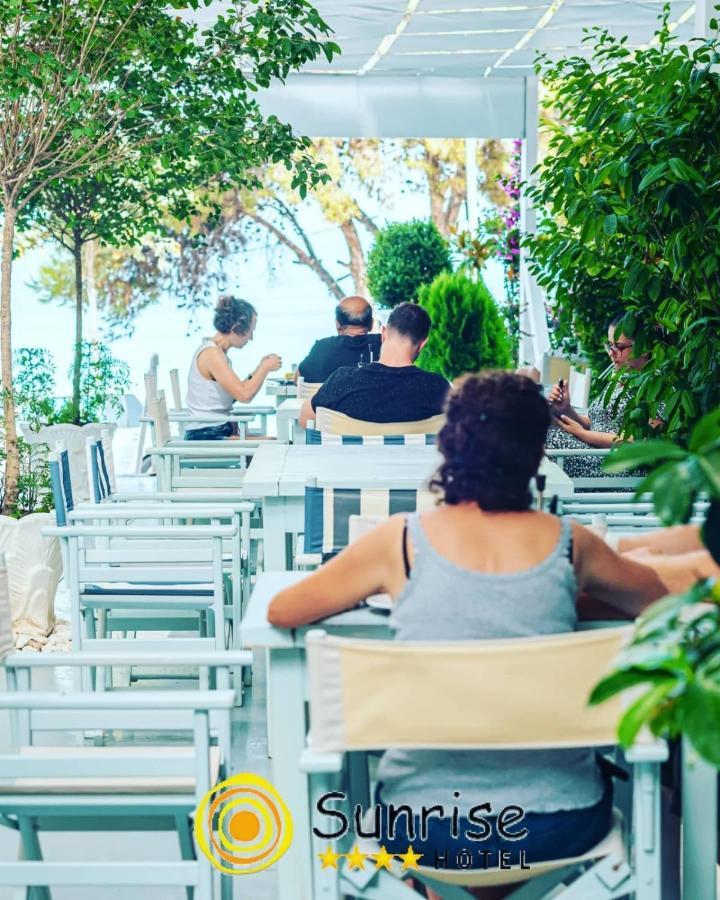 Sunrise Hotel Sarandë Esterno foto