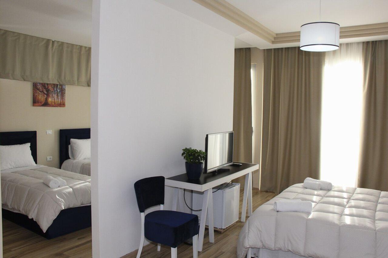Sunrise Hotel Sarandë Esterno foto