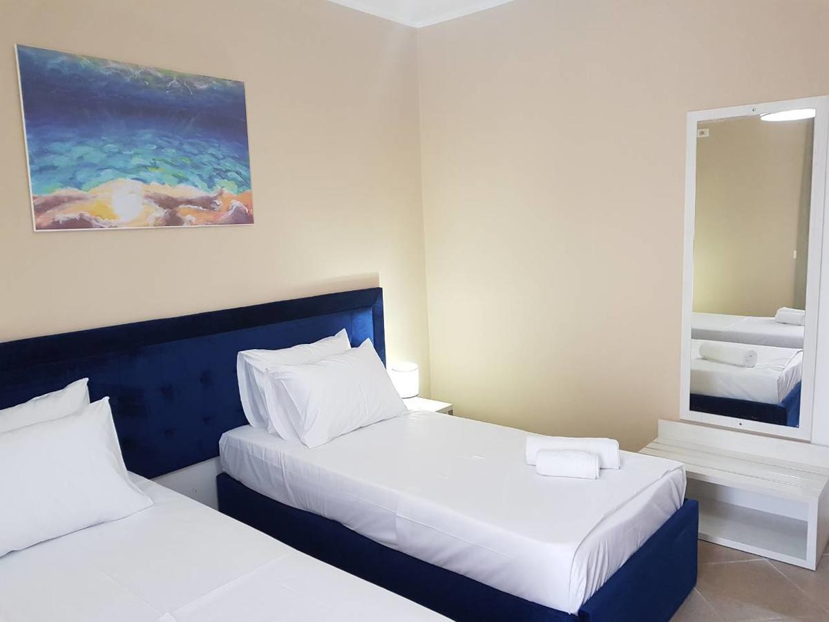 Sunrise Hotel Sarandë Esterno foto