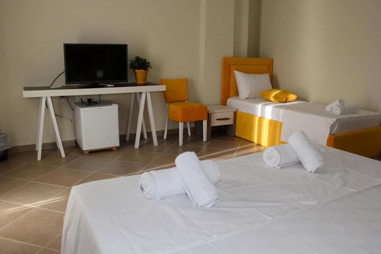Sunrise Hotel Sarandë Esterno foto