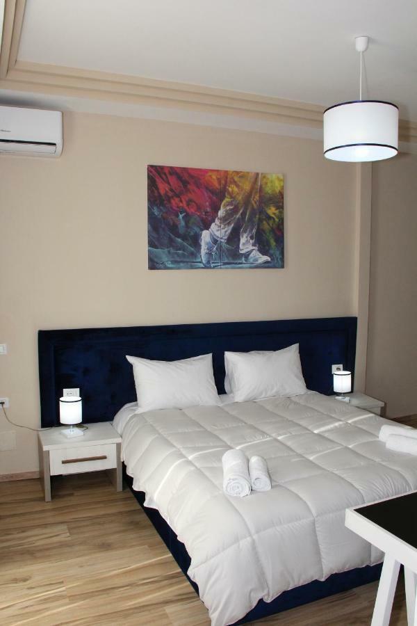 Sunrise Hotel Sarandë Esterno foto
