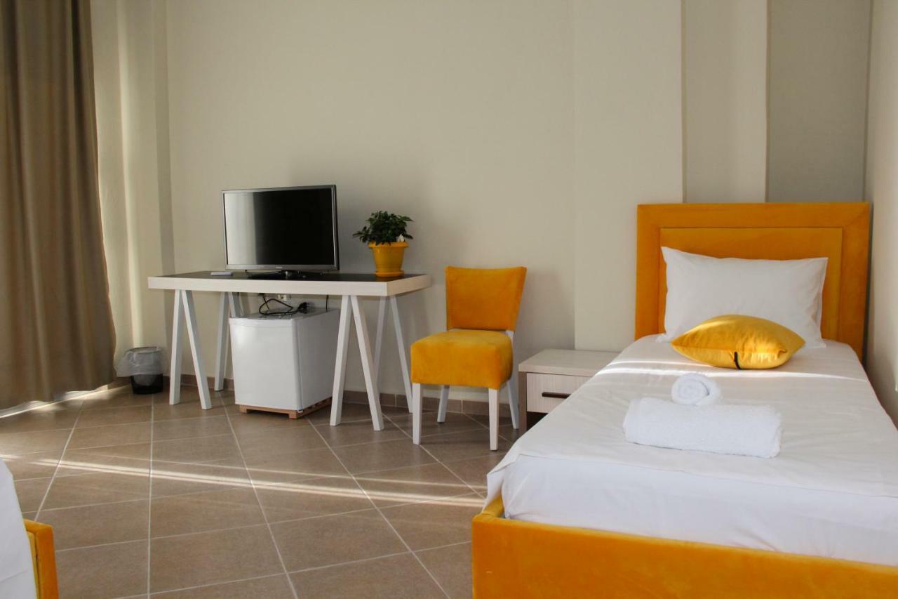 Sunrise Hotel Sarandë Esterno foto